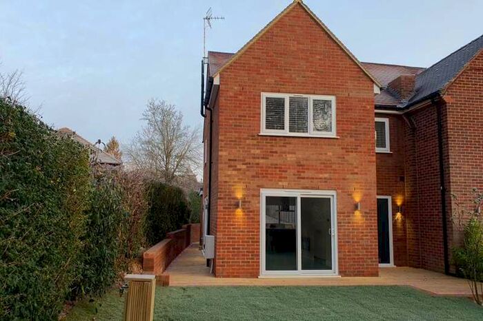 3 Bedroom Semi-Detached House To Rent In Ascot, Null, SL5