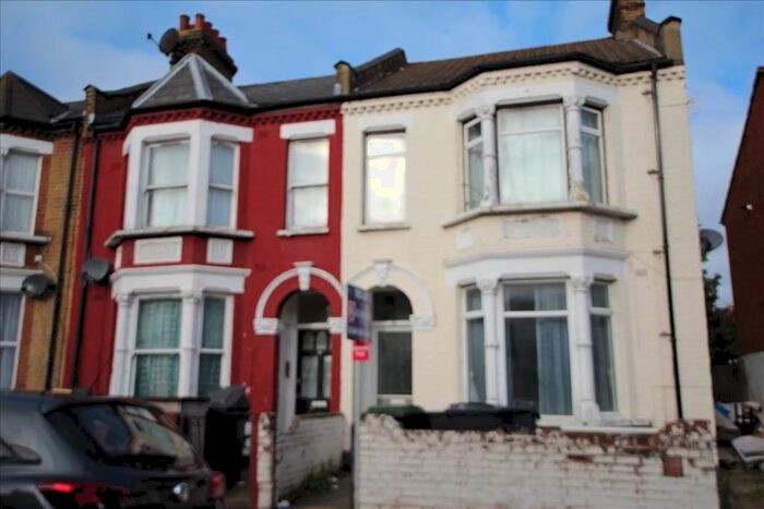 2 Bedroom Flat To Rent In The Avenue, Tottenham, London, N17