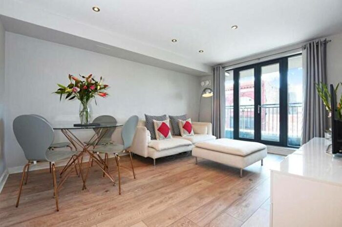 2 Bedroom Flat To Rent In Cottage Road, London, N7