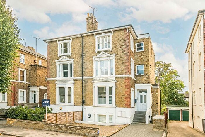 2 Bedroom Flat To Rent In Church Road, Richmond, TW9