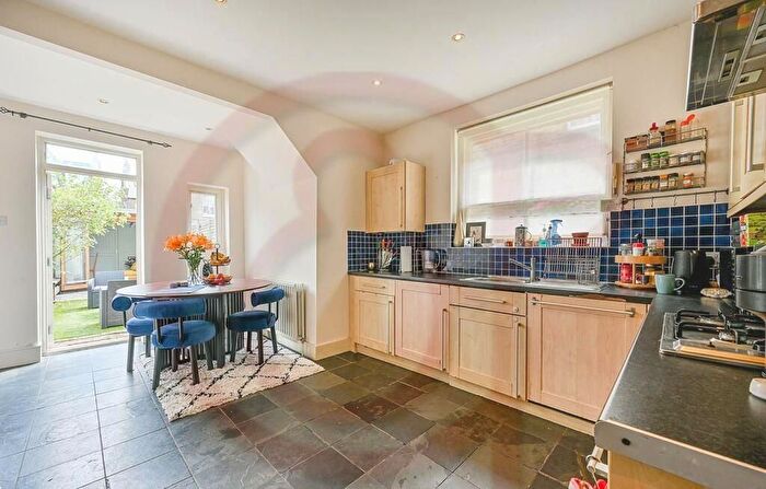 2 Bedroom Property To Rent In Aylmer Road, London, W12