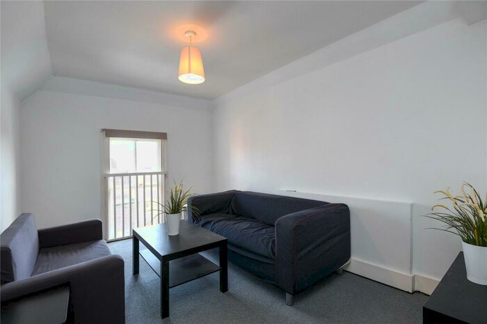 3 Bedroom Apartment To Rent In Bridge Street, Reading, Berkshire, RG1