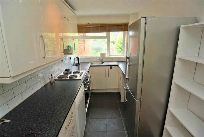 2 Bedroom Flat To Rent In Princes Road, Weybridge, KT13
