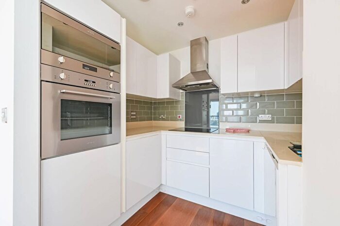 2 Bedroom Flat For Sale In Talisman Tower, Canary Wharf, London, E14