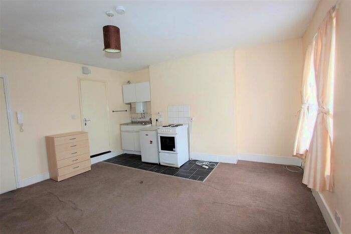Studio To Rent In Hornsey Road, London, N19