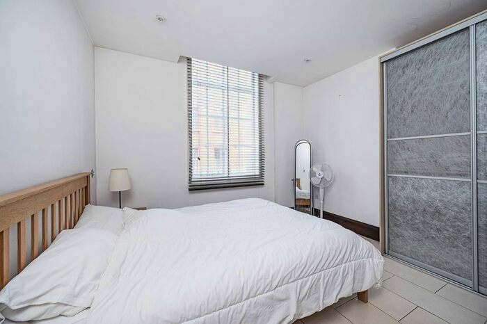 2 Bedroom Flat To Rent In Carthusian Street, Barbican, London, EC1M