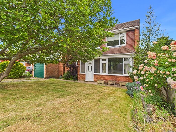 3 Bedroom Detached House For Sale In Hanley Close, Windsor, Berkshire, SL4
