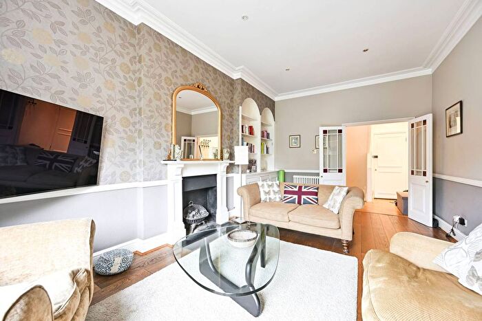 3 Bedroom Flat To Rent In Carmalt Gardens, West Putney, London, SW15