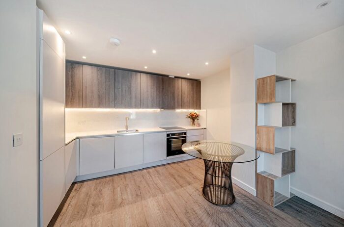 2 Bedroom Flat For Sale In High Street, Barnet, EN5