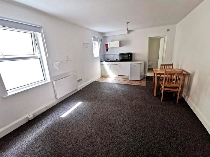 Apartment To Rent In Tillotson Road, London, N9