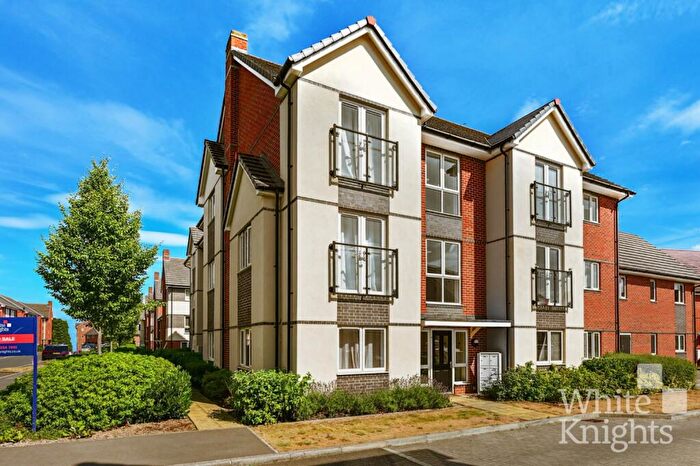 2 Bedroom Flat For Sale In Appleby Walk, Spencers Wood, Reading, Berkshire, RG7