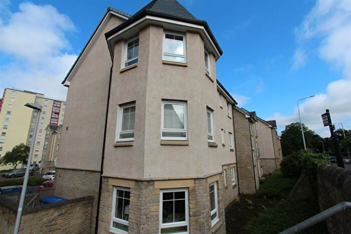 3 Bedroom Apartment To Rent In Pilmuir Place, Dunfermline, KY12