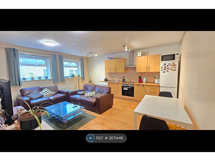 2 Bedroom Flat To Rent In Bennett Road, Leeds, LS6