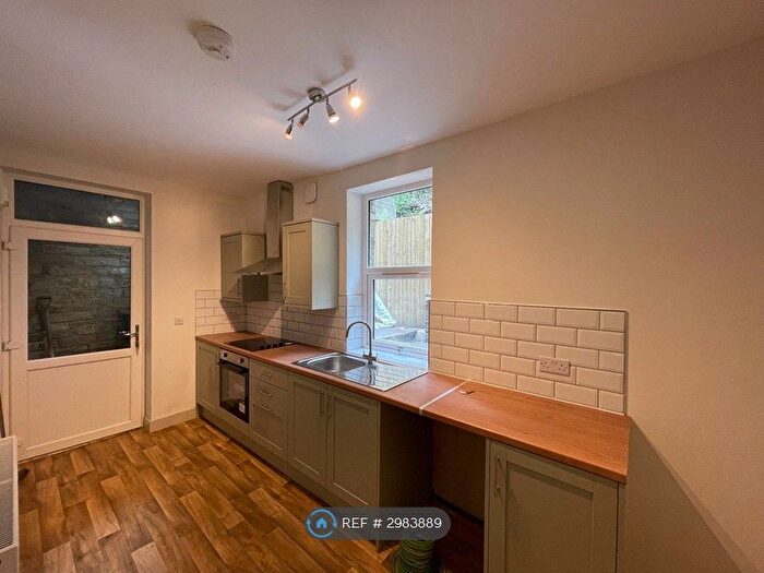 2 Bedroom Terraced House To Rent In Park Road, Elland, HX5