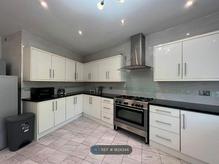 6 Bedroom Semi-Detached House To Rent In Charminster Avenue, Birmingham, B25