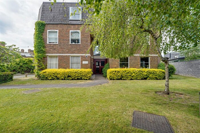 2 Bedroom Flat To Rent In Bychurch End, Teddington, TW11