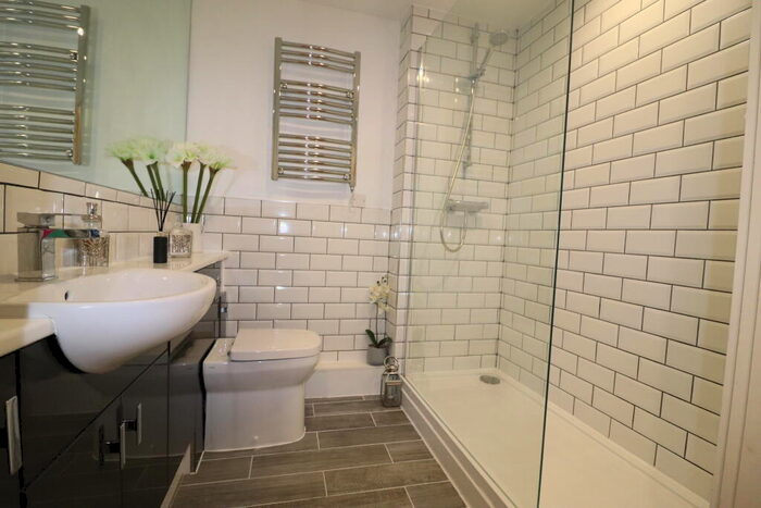 1 Bedroom Apartment For Sale In Canal Wharf, Waterfront Walk, Birmingham, B1