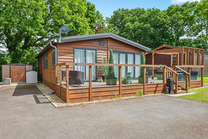 2 Bedroom Mobile/park Home For Sale In Bacton Road, North Walsham, NR28