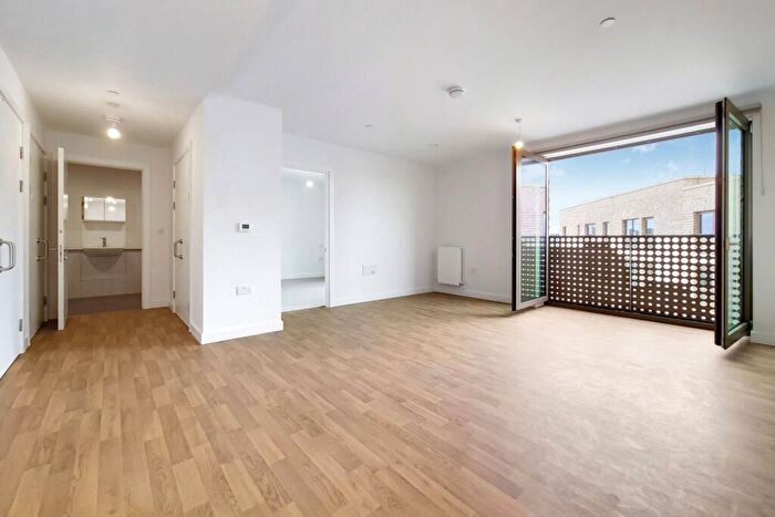 2 Bedroom Flat To Rent In Seven Sisters Road, Tottenham, London, N15