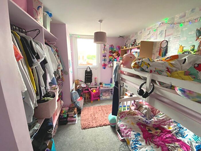 3 Bedroom Terraced House For Sale In The Briars, Briar Hill, Northampton, NN4