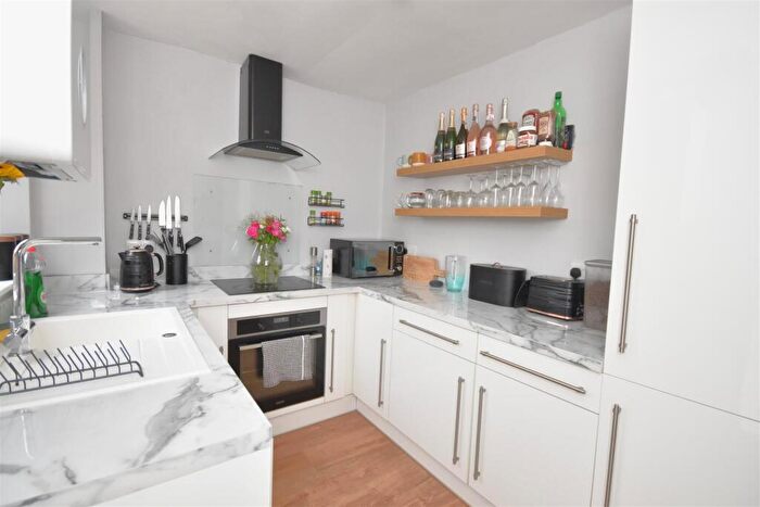 3 Bedroom Semi-Detached House For Sale In Warwick Close, Neston, CH64