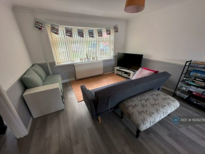 3 Bedroom Terraced House To Rent In Malthouse Road, Crawley, RH10