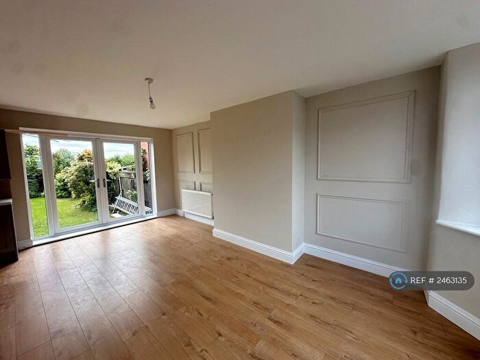 3 Bedroom Semi-Detached House To Rent In Sunningdale Drive, Salford, M6