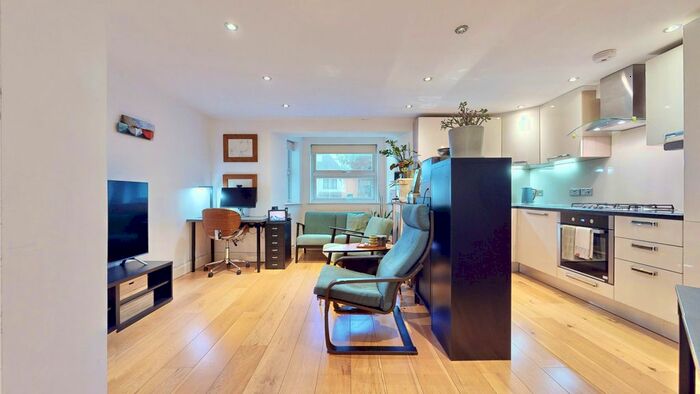 2 Bedroom Flat To Rent In Vivian Avenue, London, NW4