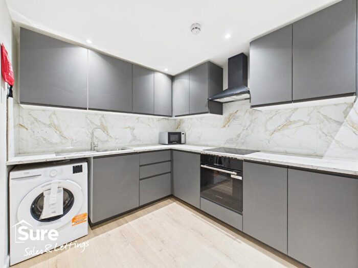 1 Bedroom End Of Terrace House To Rent In Double Room With Own En Suite At Horton Gardens, Hemel Hempstead, Hertfordshire, HP2