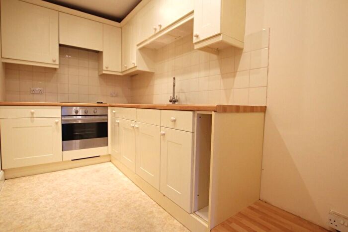 2 Bedroom Flat To Rent In High Street, Ongar, Essex, CM5