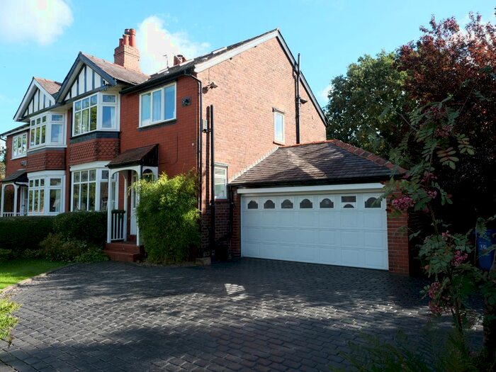 Houses for sale & to rent in SK7 6BR, Capesthorne Close, Hazel Grove