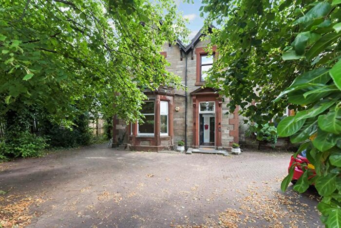 3 Bedroom Flat For Sale In Beith Road, Johnstone, Renfrewshire, PA5