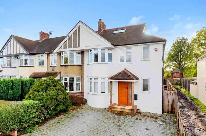 4 Bedroom End Of Terrace House To Rent In Oxhawth Crescent, Bromley, BR2