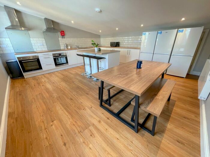 9 Bedroom Flat To Rent In Hardman Street, L1