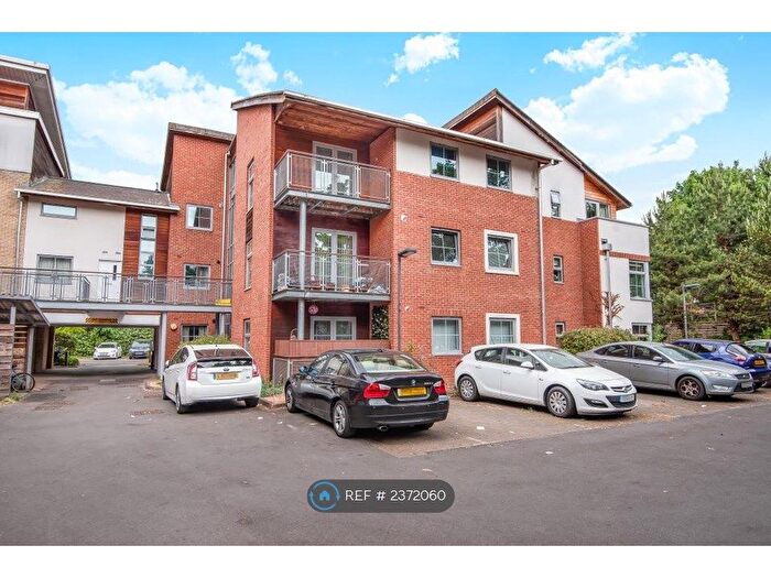 2 Bedroom Flat To Rent In Windmill Road, Slough, SL1