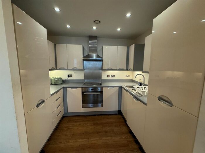 2 Bedroom Flat To Rent In Staines Road, Hounslow, TW3