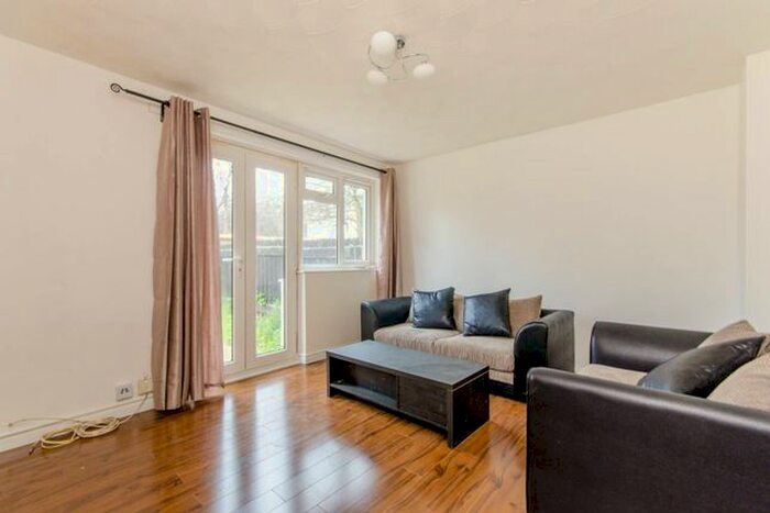 2 Bedroom Flat To Rent In Burton House, Bermondsey, London, SE16
