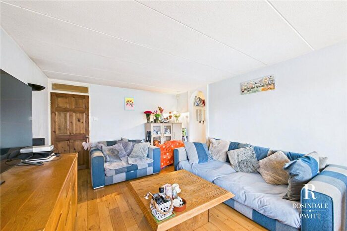 2 Bedroom Flat For Sale In Meller Close, Croydon, CR0