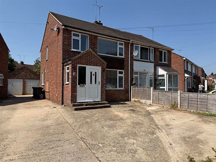 3 Bedroom Semi-Detached House For Sale In Hillview Crescent, Banbury, OX16