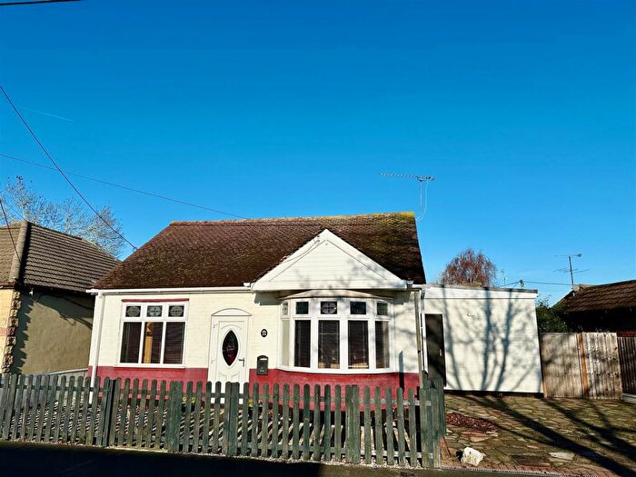 2 Bedroom Detached Bungalow For Sale In Feeches Road, Southend-On-Sea, SS2