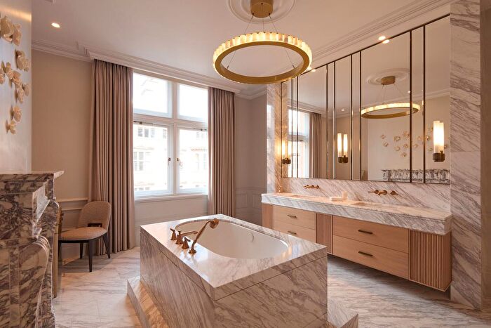4 Bedroom Flat To Rent In Mount Street, London, W1K