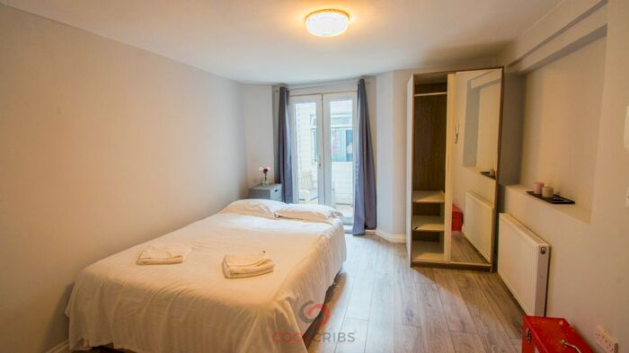 Studio To Rent In Kensington Gardens Square, Bayswater, W2