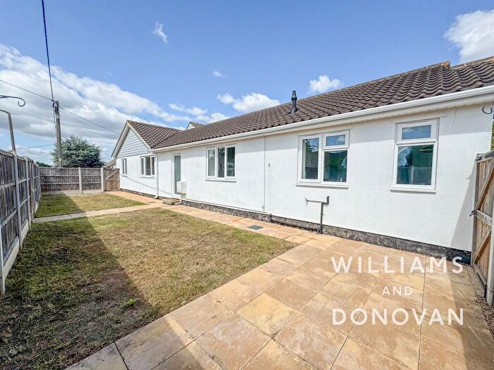 2 Bedroom Semi-Detached Bungalow For Sale In Princess Gardens, Ashingdon, SS4