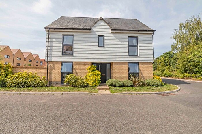 3 Bedroom Semi-Detached House For Sale In Bond Close, Faversham, Kent, ME13