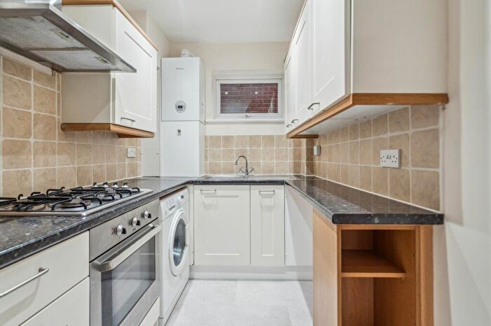 1 Bedroom Cottage For Sale In Jennings Field, Flackwell Heath, HP10