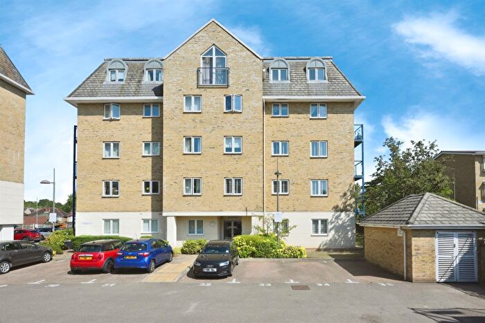 2 Bedroom Flat For Sale In Taverners Way, Hoddesdon, EN11