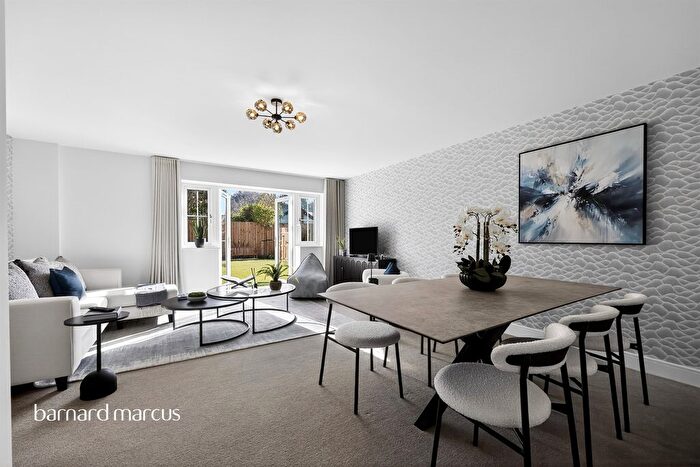 4 Bedroom Detached House For Sale In Haroldslea Drive, Horley, RH6