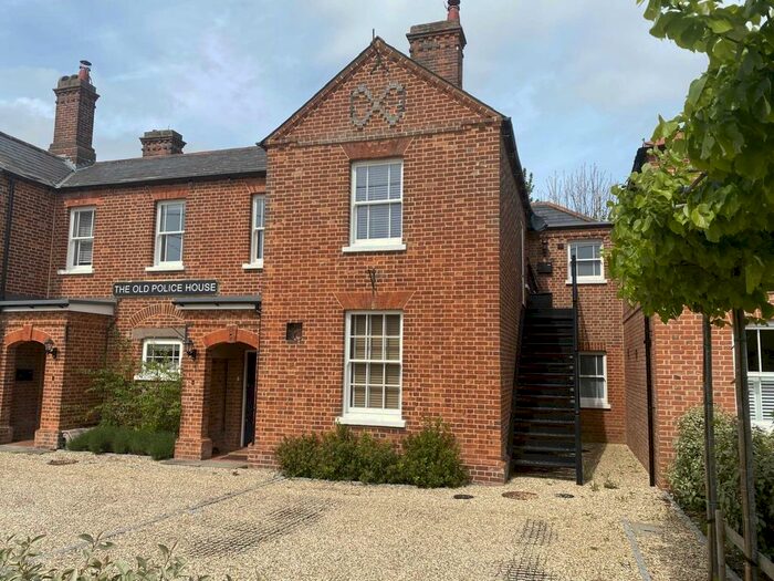 2 Bedroom Flat To Rent In Park Street, Hungerford, RG17