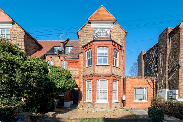 2 Bedroom Flat To Rent In Kirkstall Road, London, SW2