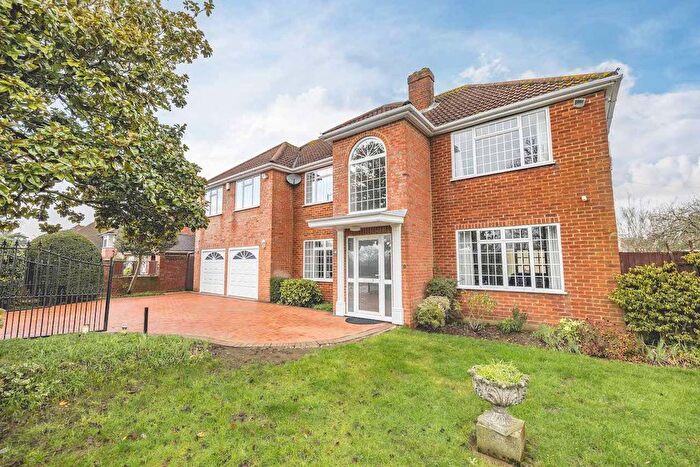 5 Bedroom Detached House For Sale In Upton Court Road, Langley, SL3